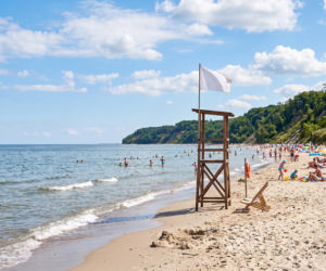 Sinice Jastrzębia Góra. Czy w Jastrzębiej Górze można się kąpać 03.08? Flaga, warunki pogodowe