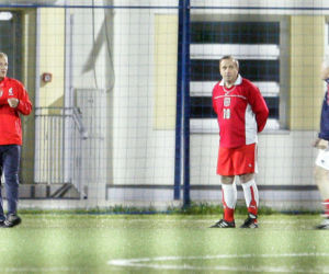 Donald Tusk gra w piłkę