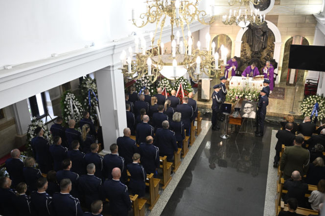 Młody policjant zginął w potwornym wypadku. Pogrzeb Kacpra Mierzejewskiego