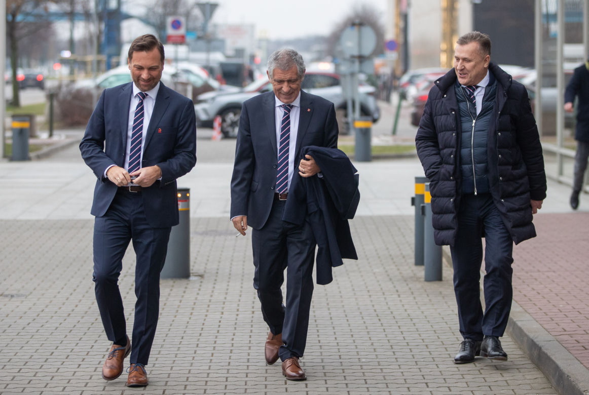 Fernando Santos przyłapany z papierosem w ręku w Warszawie