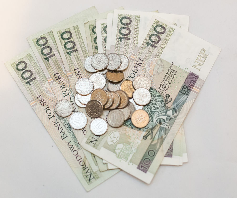 Nauczyciele wciąż czekają na swoje wynagrodzenia. To prawie pół miliona złotych