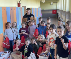 Rekord pobity! Ponad 400 kg karmy zebrane w akcji TikTokera dla schroniska w Ostrowie