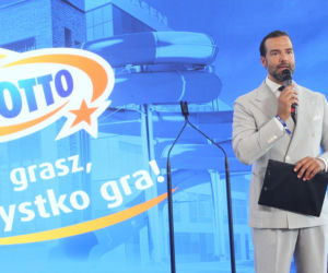 Ponad 7 mln zł dla lokalnych projektów. Na Służewcu wręczono czeki laureatom programu „Sportowo Kulturalnie Lokalnie”.