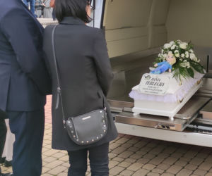 Pogrzeb małej Hani. Ludzie tonęli we łzach. Nauczyła, jak przeżywać nawet z największym bólem każdy dzień