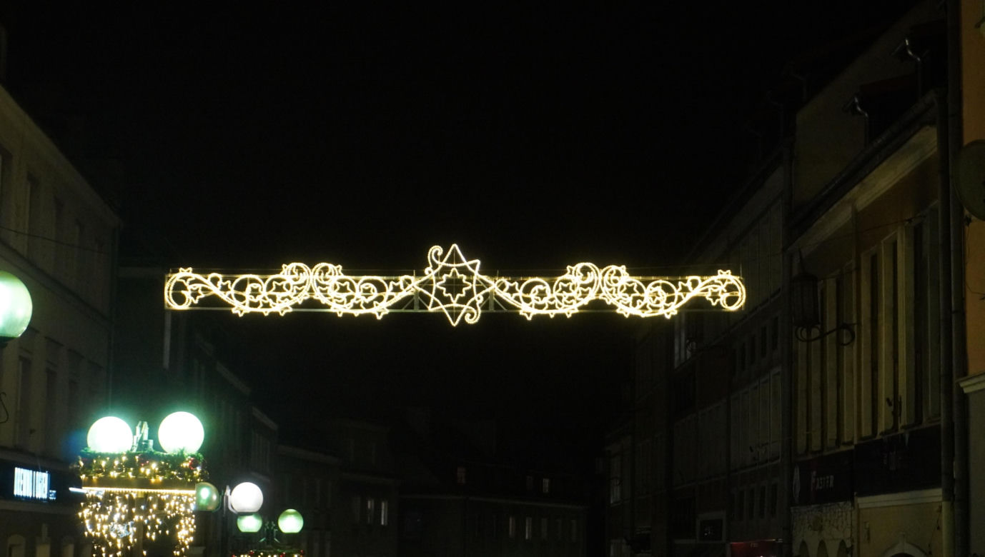 Olsztyn rozświetliły świąteczne iluminacje. Stare Miasto i centrum zachwycają!