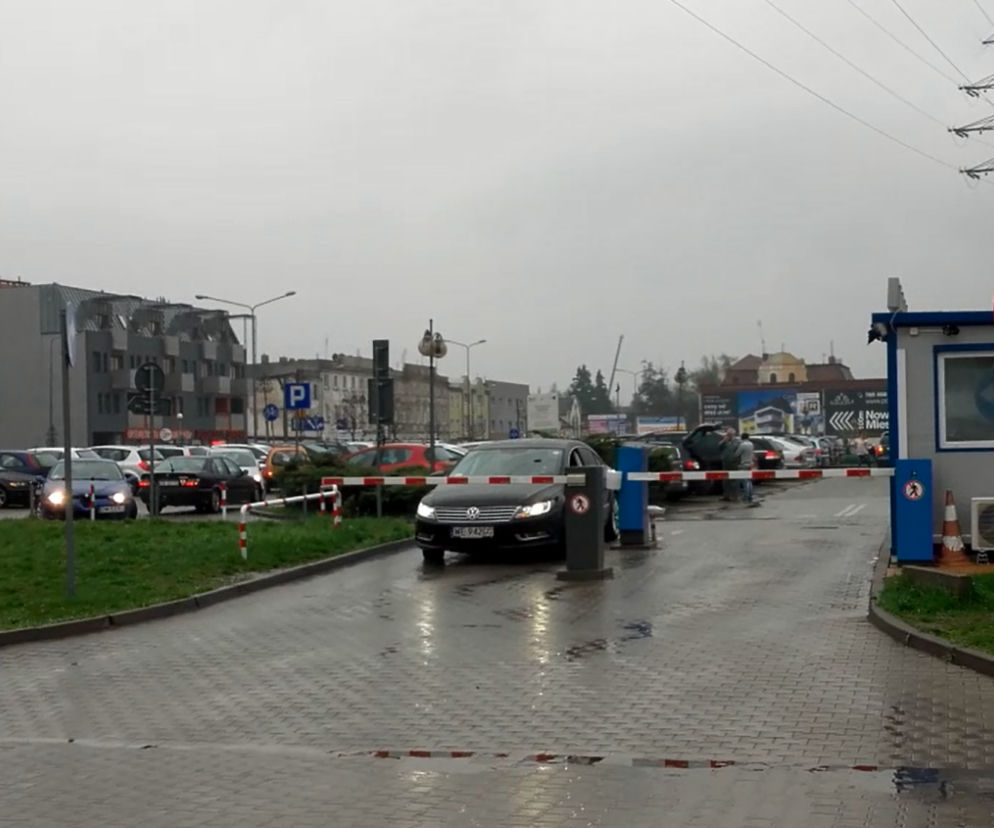 Okoliczni mieszkańcy twierdzą, że pod ich domami parkują nawet pracownicy szpitala