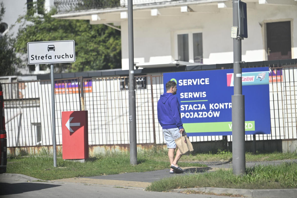 Daniel Martyniuk załatwia sprawunki w Warszawie