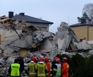 ZGINĘLI WE ŚNIE. POTĘŻNA EKSPLOZJA GAZU ZABIŁA HENRYKA I BARBARĘ. OCALAŁ JEDYNIE NICH KOT