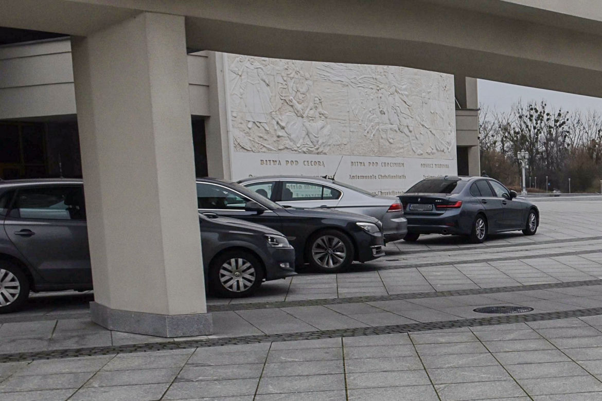 Takimi limuzynami przyjechali na urodziny Radia Maryja 