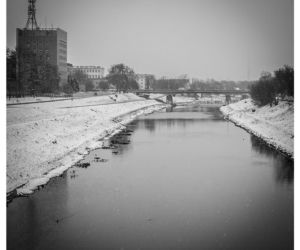 Zaśnieżony Rzeszów w czerni i bieli: Te zdjęcia są PIĘKNE! [GALERIA]