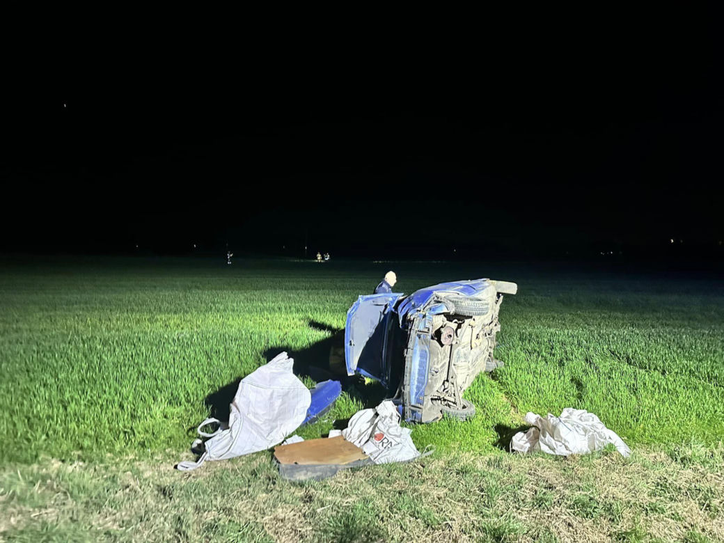 Przyjechali do wypadku, samochód był pusty. Strażacy szukali poszkodowanych dronem 