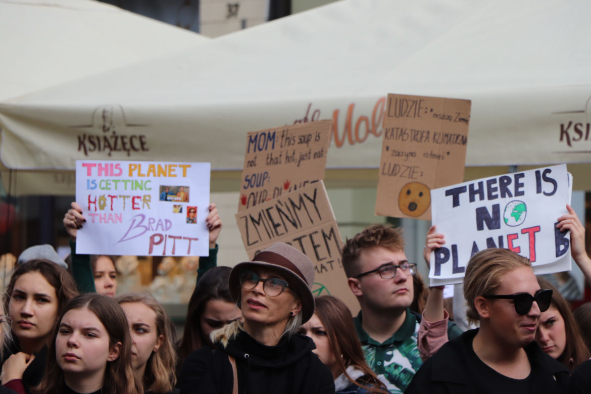 Młodzieżowy Strajk Klimatyczny w Toruniu. Protestowali przeciwko rządowi i korporacjom