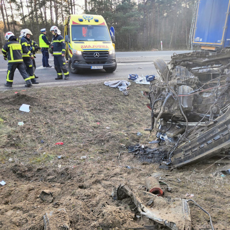Groźny wypadek na DK 10 pod Bydgoszczą! Dwie osoby poszkodowane [ZDJĘCIA]