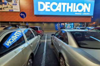 Te kalosze z Decathlon podbiły TikToka. Są idealne na jesień i kiepską pogodę