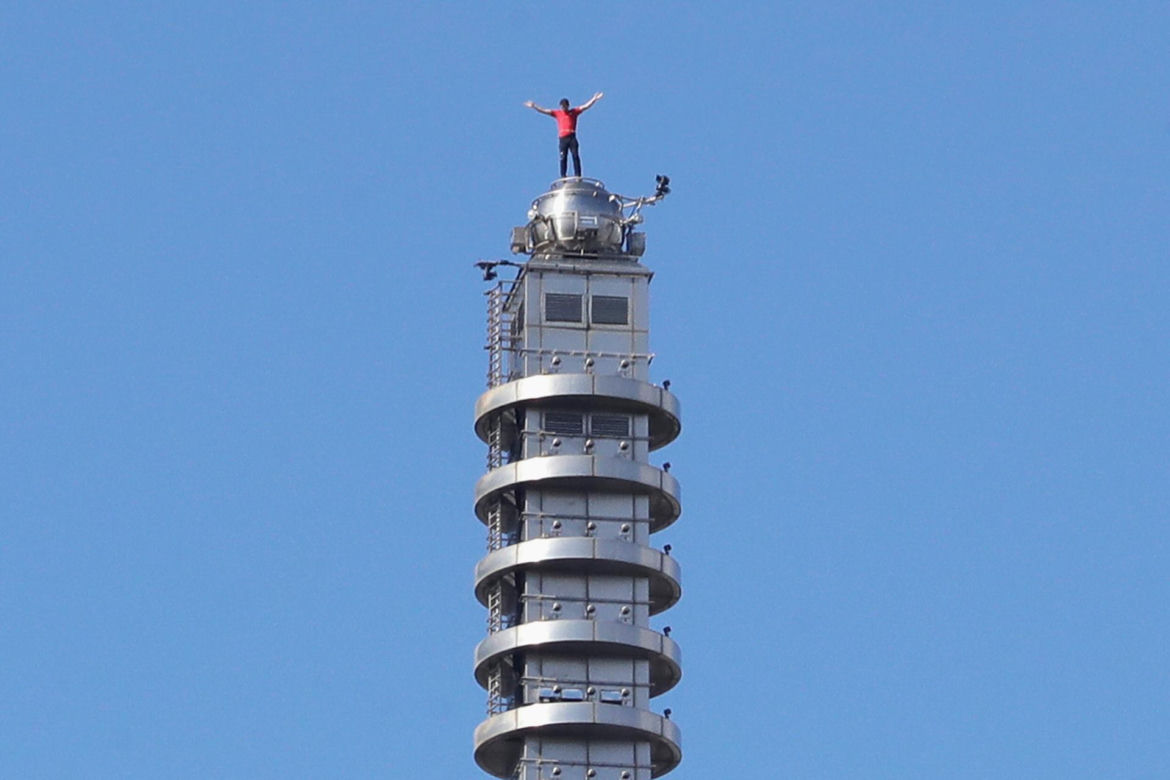 Alex Honnold wspiął się na wieżowiec Taipei 101