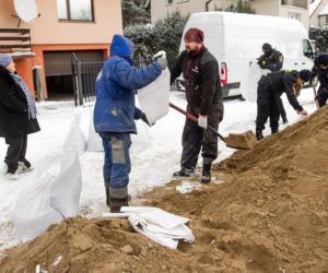 Płock. Alarm przeciwpowodziowy na Wiśle. Czy miastu grozi powódź zatorowa, jak 39 lat temu? [ZDJĘCIA]
