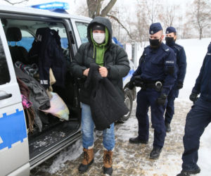 Policjanci ze Śródmieścia ubrali potrzebujących na zimę