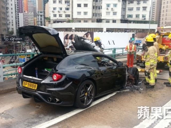 pożar Ferrari FF w Hongkongu