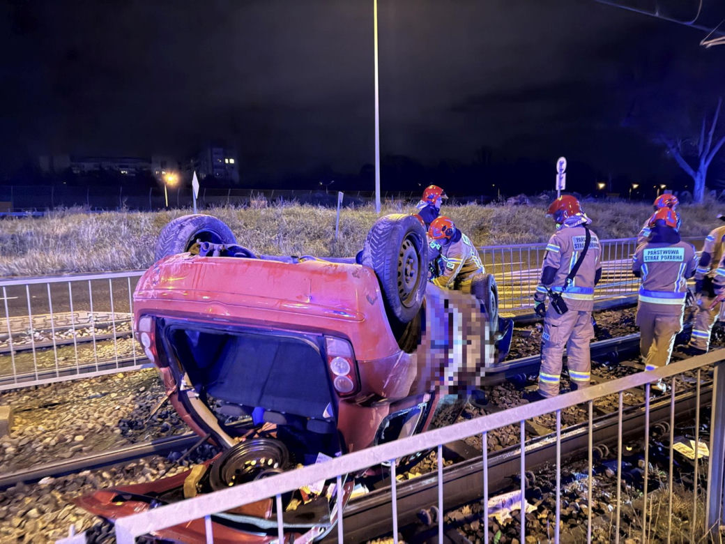 Dachowanie na torach tramwajowych w Warszawie