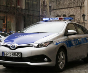 Komenda Miejska Policji w Krakowie w hybrydowych radiowozach Toyoty