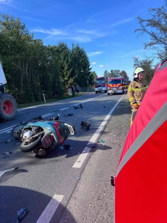 Honda z impetem uderzyła w sieczkarnik. 49-latek nie żyje