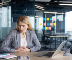 Ból brzucha to dopiero początek.  Twój „drugi mózg” wysyła alarm, którego nie wolno ignorować