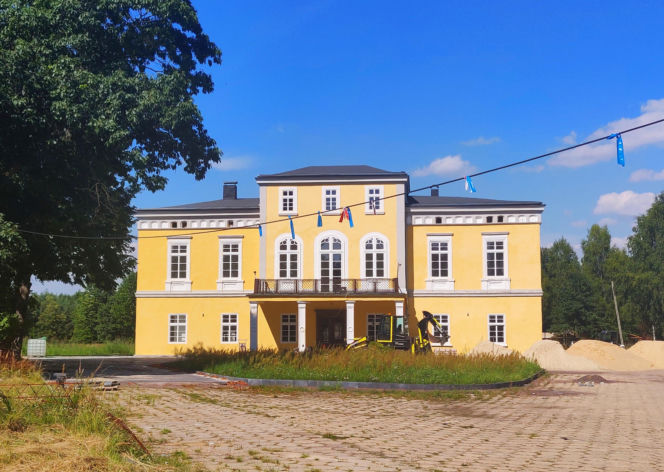 To jedno z najpiękniejszych miast na Śląsku. Czaruje jedynym takim pałacem myśliwskim w Polsce