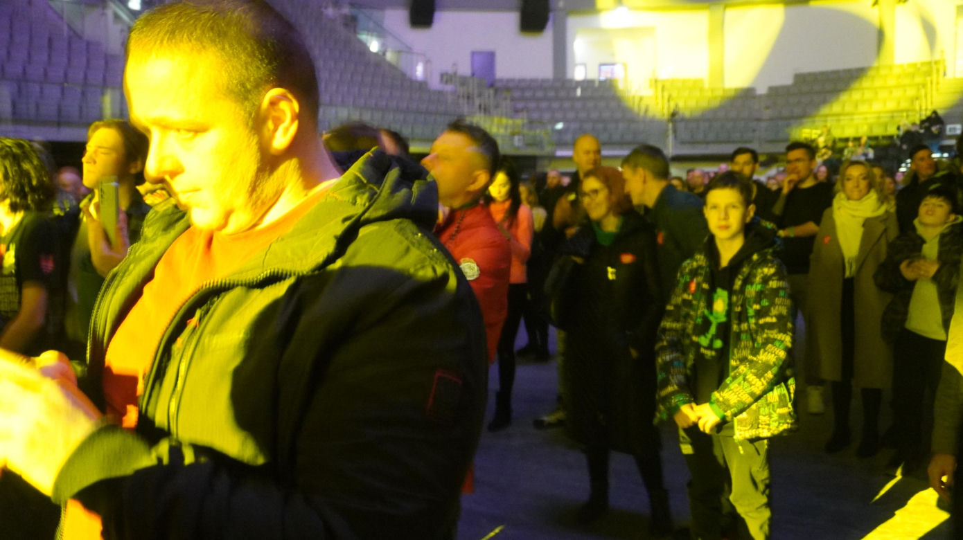 Finał WOŚP w Olsztynie. Pokaz laserowy podczas „Światełka do nieba” zachwycił wszystkich [ZDJĘCIA]