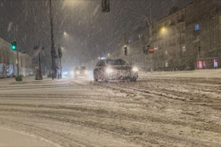 Śnieżna zima w woj. mazowieckim. Jak wygląda sytuacja na drogach w regionie?