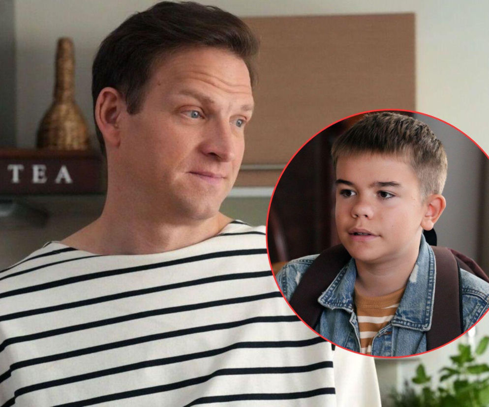 Uśmiechnięty Łukasz Sadowski (Michał Rolnicki) w biało-czarnym swetrze, a obok w kółku przerażony Ksawery w jeansowej kurtce i paski t-shircie. Scena z serialu „Barwy Szczęścia” o narastającym konflikcie ojca z synem, który widzowie mogą obejrzeć na stronie Super Seriale.