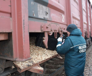 Wagon przemytników na granicy kraju