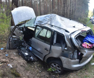 Tragiczny wypadek w Radawie. Nie żyje 20-letni kierowca 