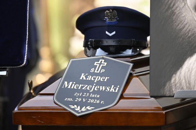 Tłumy pożegnały 23-letniego policjanta. Kacper zginął w tragicznym wypadku w Piasecznie