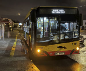 Zakrwawiony mężczyzna jechał autobusem