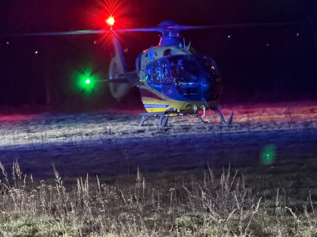 Nastolatek przejechany przejechany przez ciągnik w Wilanowie! Dwóch 14-latków na hulajnodze zderzyło się z traktorem
