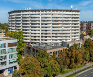 Warszawa niczym Rzym też ma swoje Colosseum. A nawet kilka. Oto jedno z nich, to z udawanymi balkonami