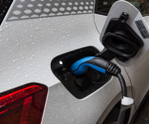 Samochód elektryczny, ładowanie samochodu