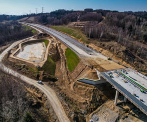 Najwyższa estakada w Polsce powstaje na S19 Babica Jawornik. Na plac budowy prowadzą serpentyny