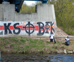 Ponad 2 tony śmieci wyzbierane z brzegów Narwi! Operacja Czysta Rzeka w Łomży za nami
