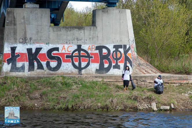Ponad 2 tony śmieci wyzbierane z brzegów Narwi! Operacja Czysta Rzeka w Łomży za nami