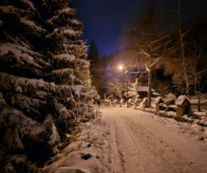 Zapomnij o Zakopanem! Ta wieś na Dolnym Śląsku zimą zamienia się w bajkową krainę