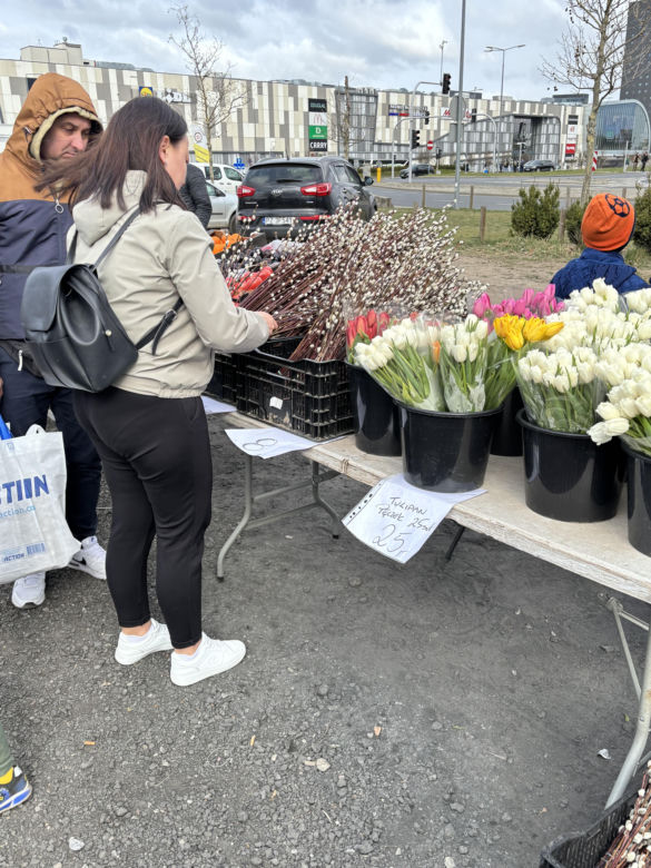 Niedzielny Targ Poznań przed Wielkanocą 2025