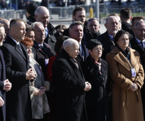 Rocznica katastrofy smoleńskiej. Prezydent Nawrocki uczcił pamięć zmarłych