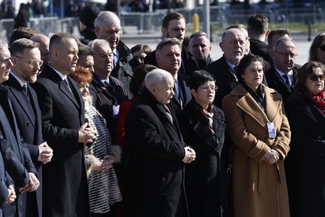 Rocznica katastrofy smoleńskiej. Prezydent Nawrocki uczcił pamięć zmarłych