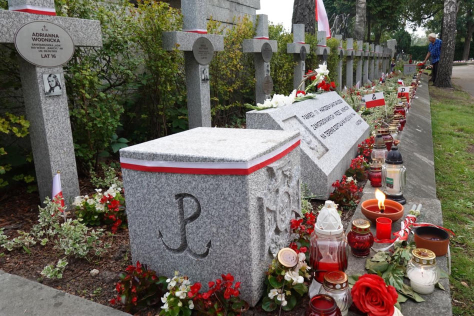 Niemcy mordowali je, bo pomagały rannym