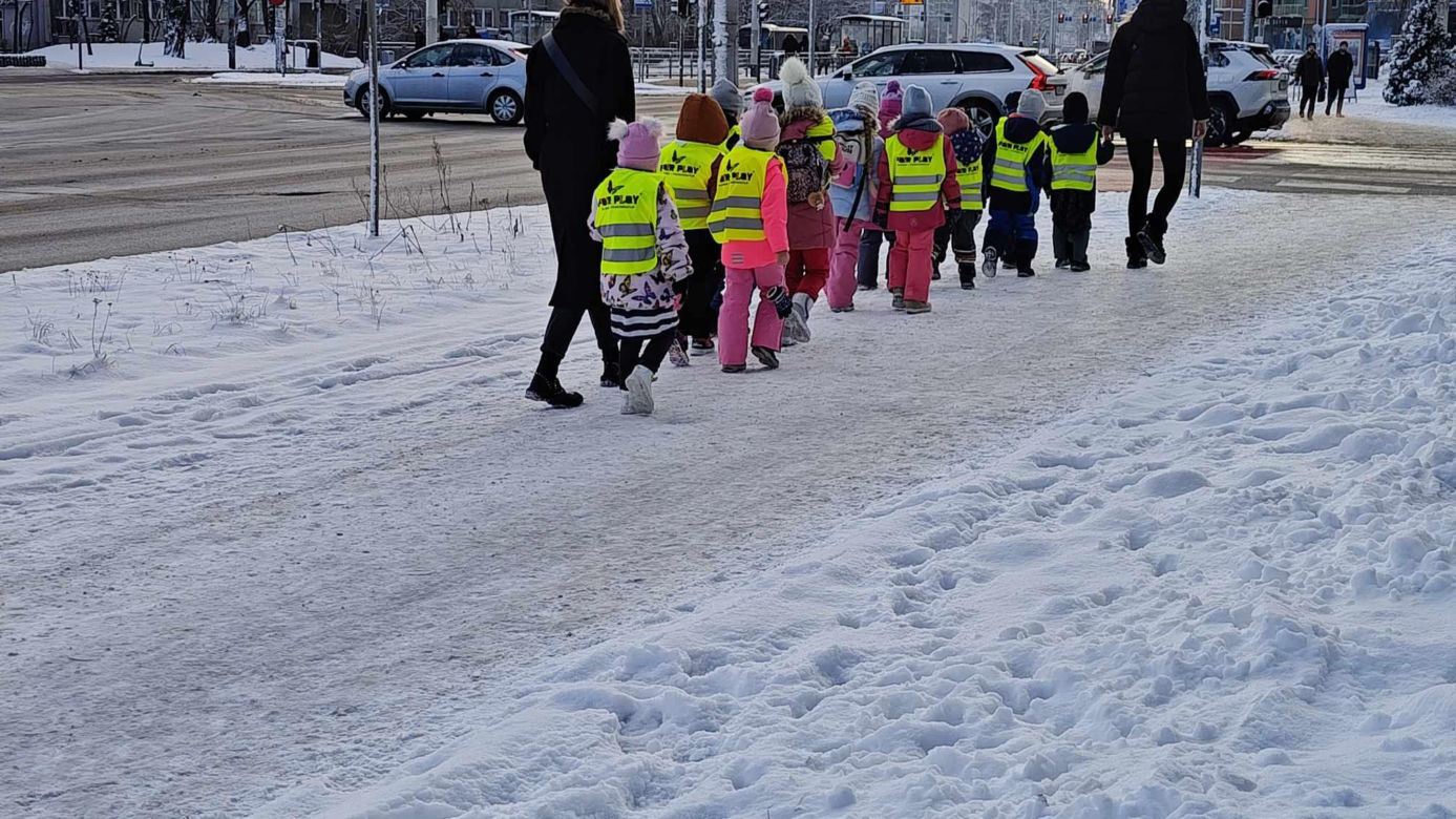 Lód na chodnikach i ulicach we Wrocławiu. Tak ślisko, że można połamać nogi!