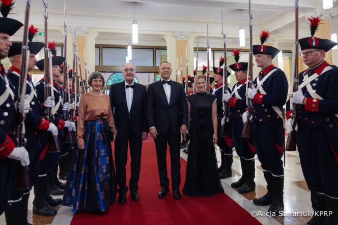 Marta Nawrocka pojawiła się w klasycznej czerni