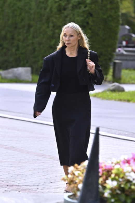 Zaskakujący widok na pogrzebie Frycza. Pojawili się żołnierze