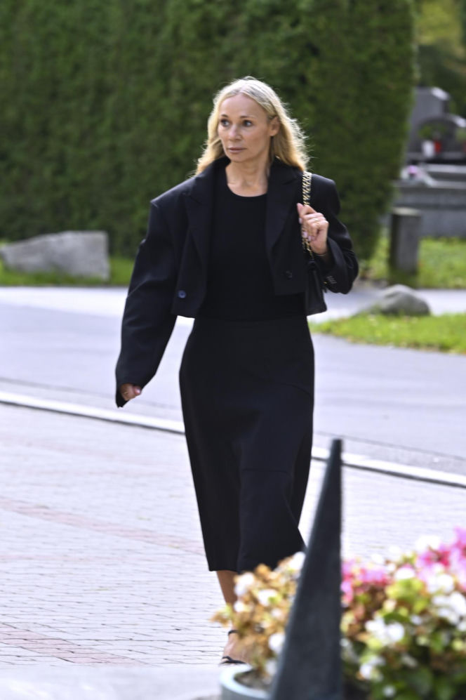 Zaskakujący widok na pogrzebie Frycza. Pojawili się żołnierze