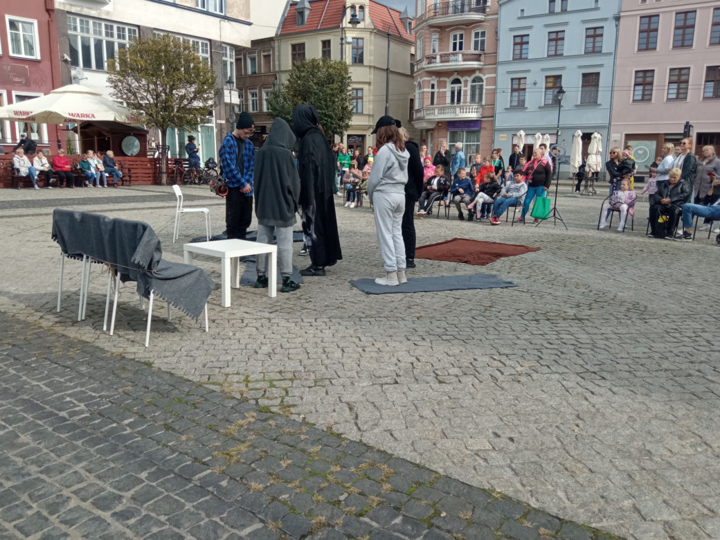 Teatr Uliczny "Nie daj się wciągnąć" w Grudziądzu